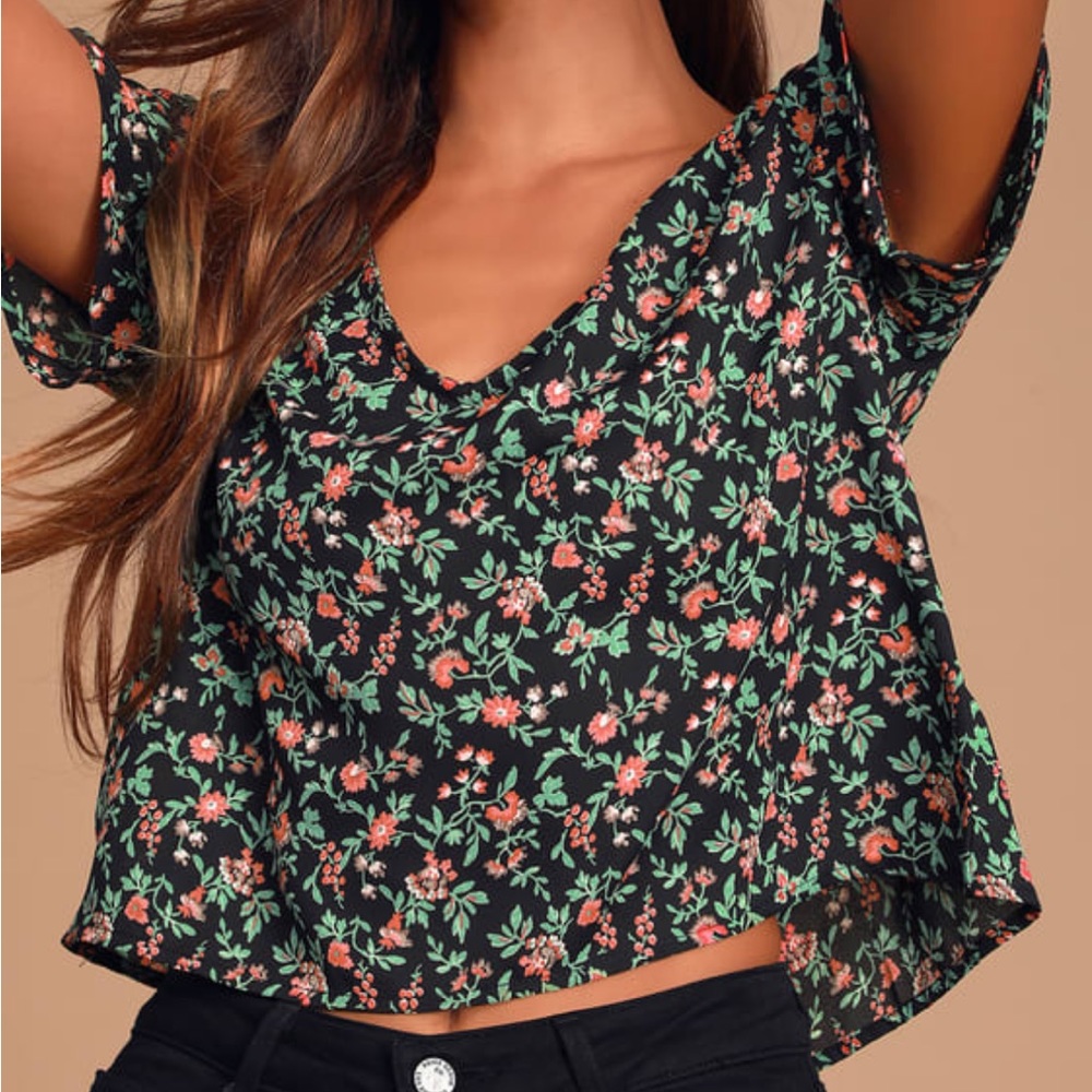 Black floral print wide-cut crop top